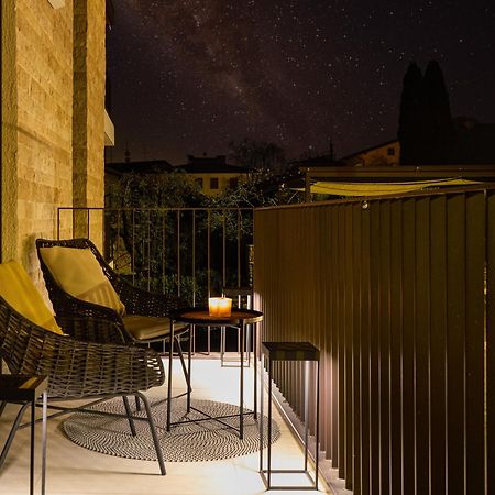 Salvatorehomes - Luxurious Dreamview Waterfront Apartment In Torri Del Benaco With Pool - Casa Azura - A 5 Star Luxury Collection At Lake Garda Екстер'єр фото
