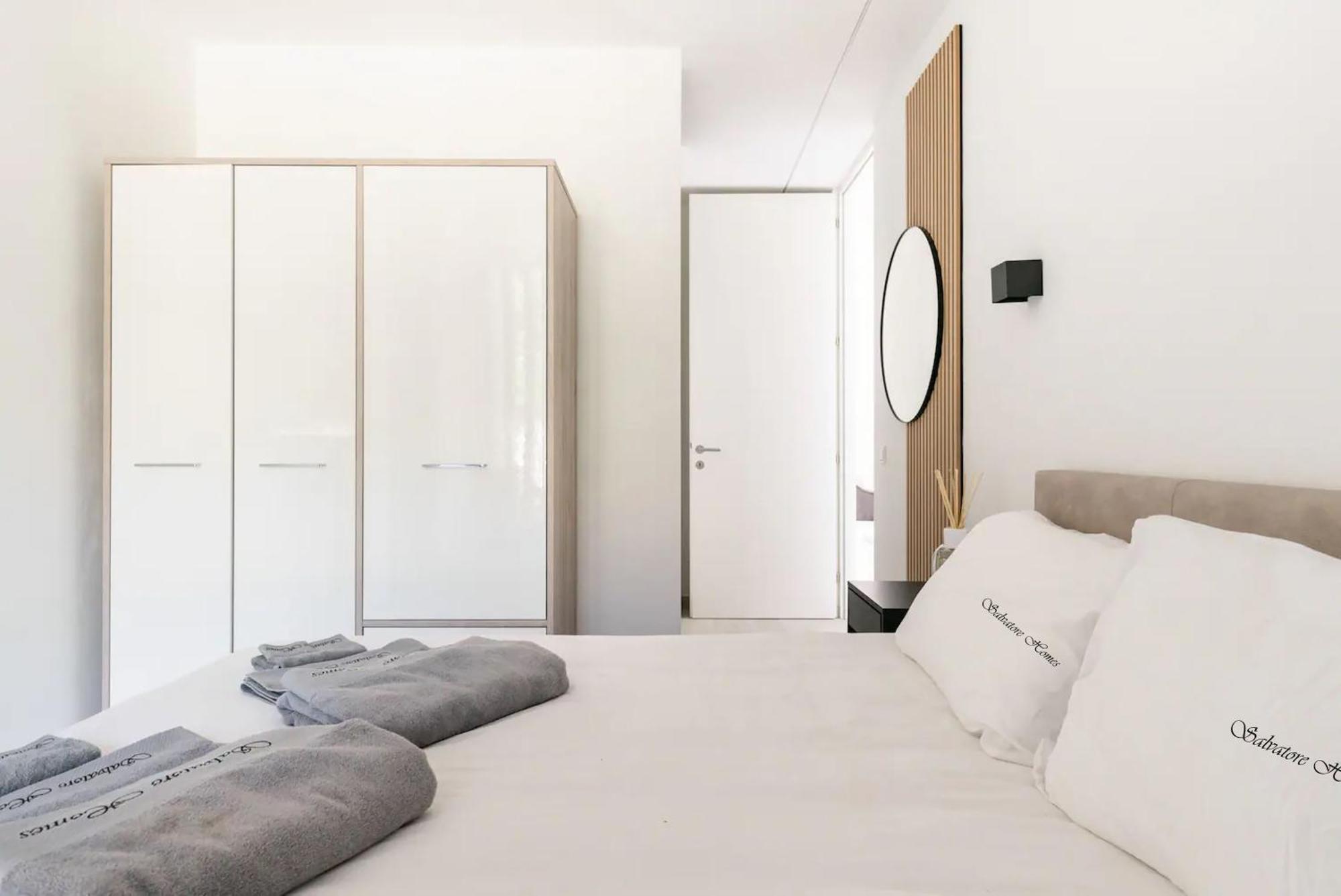 Salvatorehomes - Luxurious Dreamview Waterfront Apartment In Torri Del Benaco With Pool - Casa Azura - A 5 Star Luxury Collection At Lake Garda Екстер'єр фото