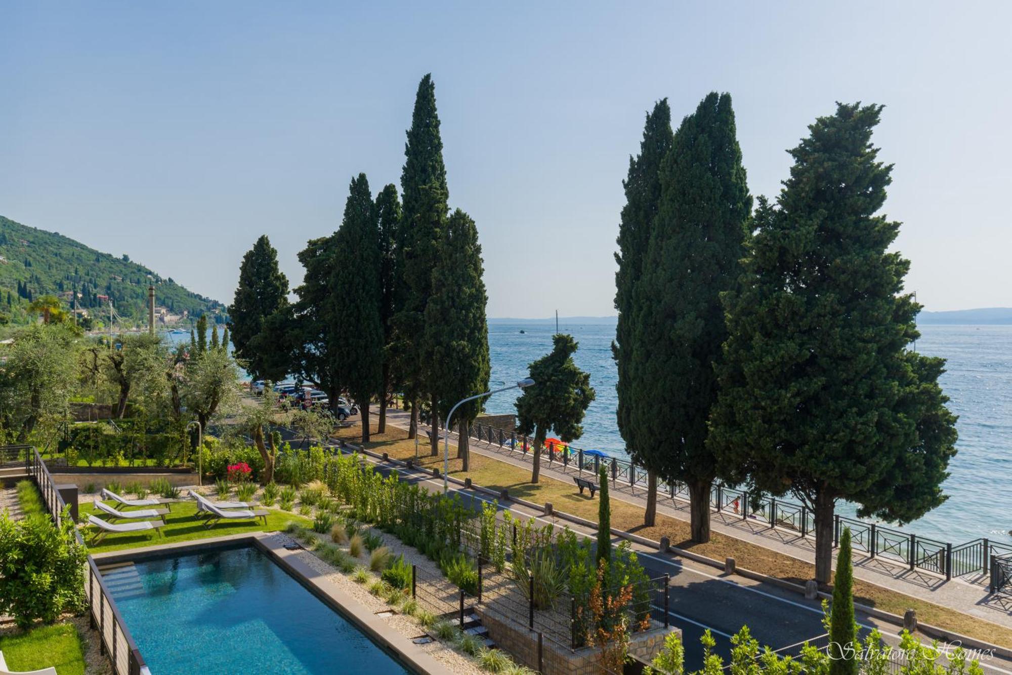 Salvatorehomes - Luxurious Dreamview Waterfront Apartment In Torri Del Benaco With Pool - Casa Azura - A 5 Star Luxury Collection At Lake Garda Екстер'єр фото