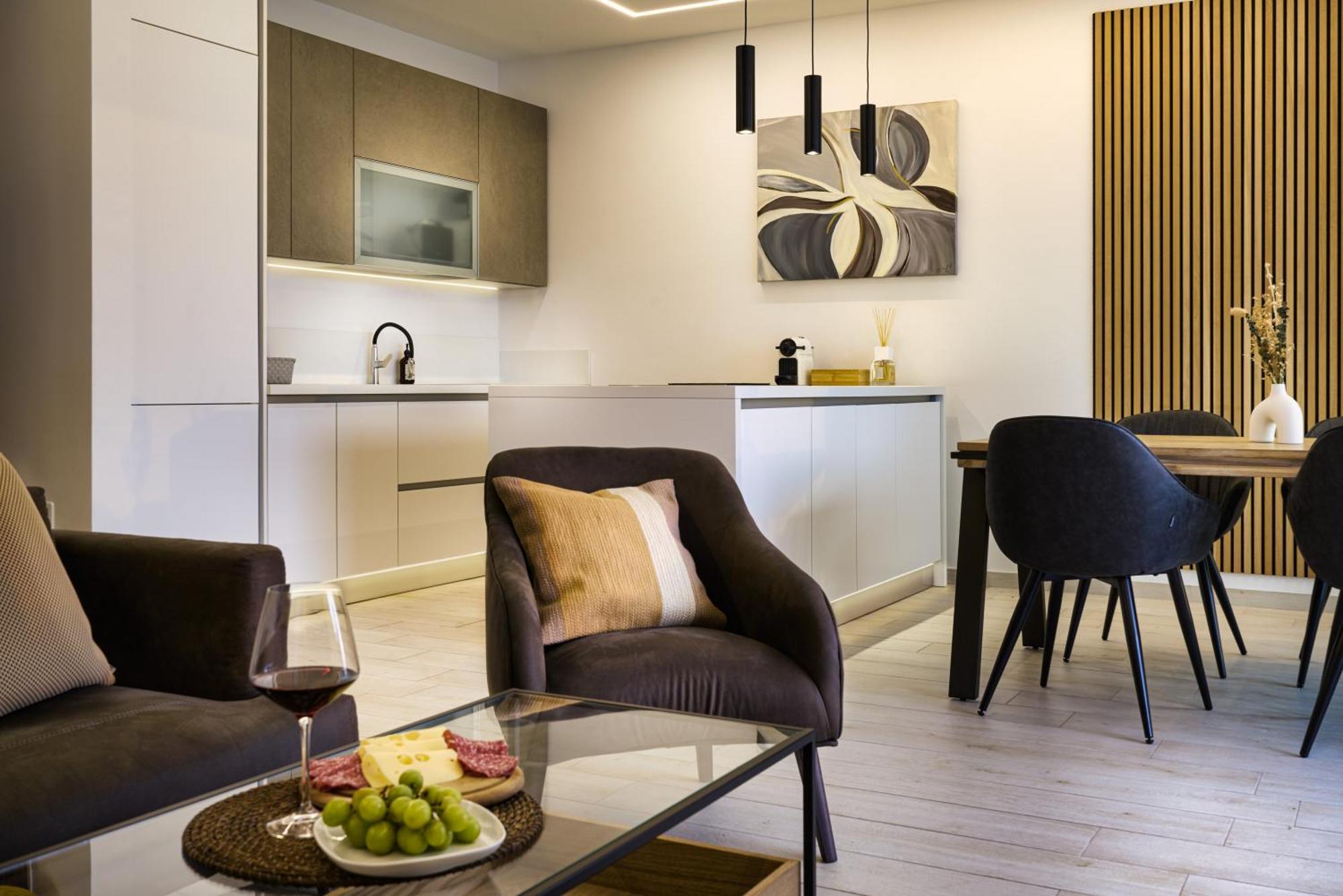 Salvatorehomes - Luxurious Dreamview Waterfront Apartment In Torri Del Benaco With Pool - Casa Azura - A 5 Star Luxury Collection At Lake Garda Екстер'єр фото