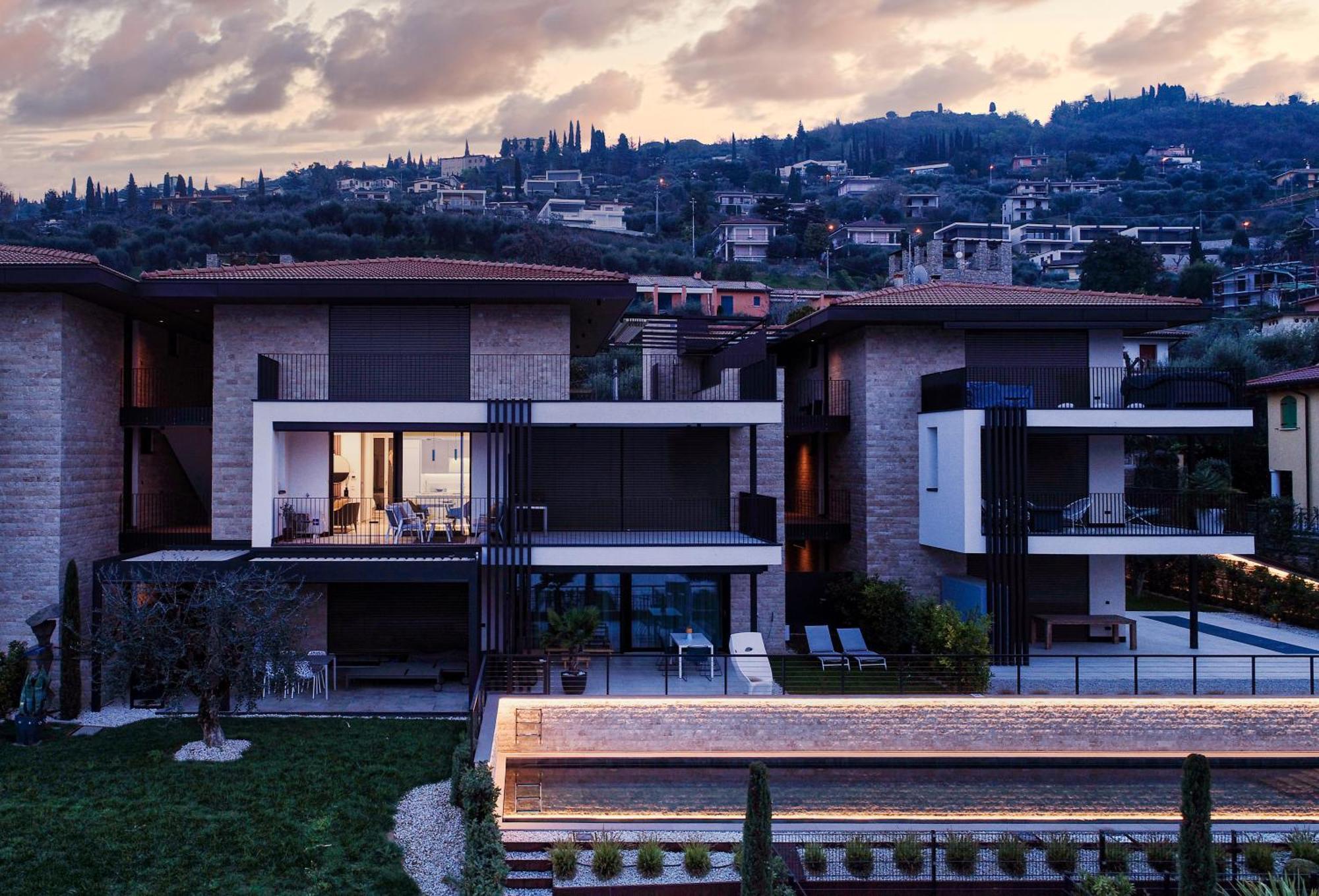 Salvatorehomes - Luxurious Dreamview Waterfront Apartment In Torri Del Benaco With Pool - Casa Azura - A 5 Star Luxury Collection At Lake Garda Екстер'єр фото